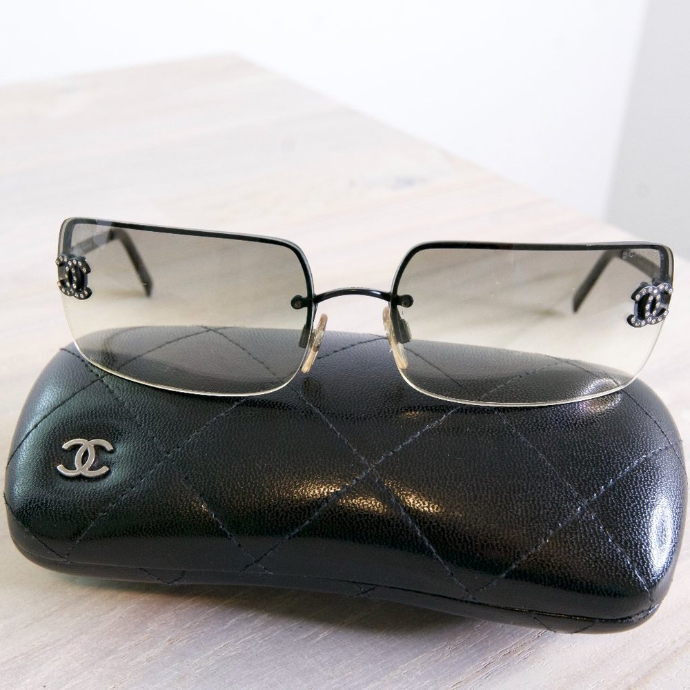 CHANEL Sunglasses - Authentic
